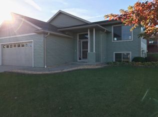 5402 Castleview Dr NW, Rochester, MN 55901