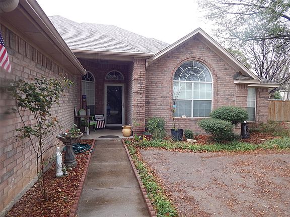 2nd image of 813 Emily Trl