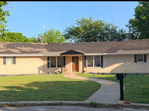 202 Holly Pl, Walters, OK 73572