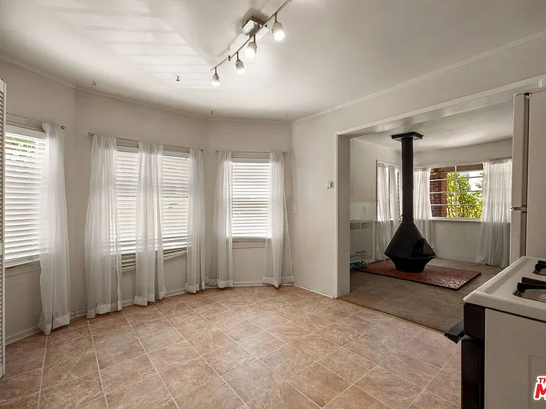 435 Raymond Ave — Photo 6
