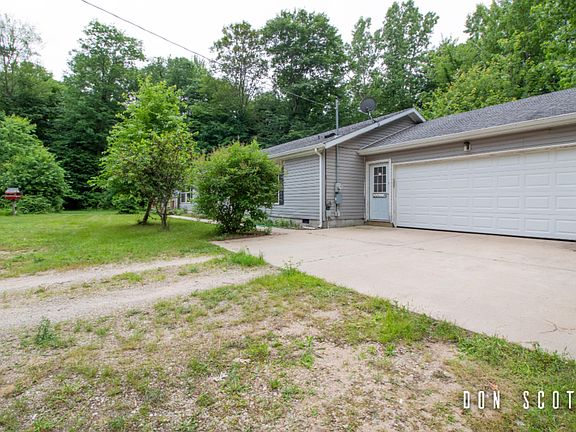 4th image of 22270 Crockery Woods Dr