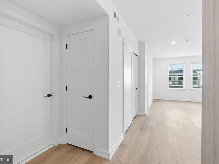 209 New St #5B — Photo 6