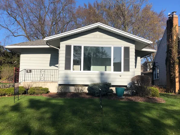 1302 Sheldon Rd, Grand Haven, MI 49417