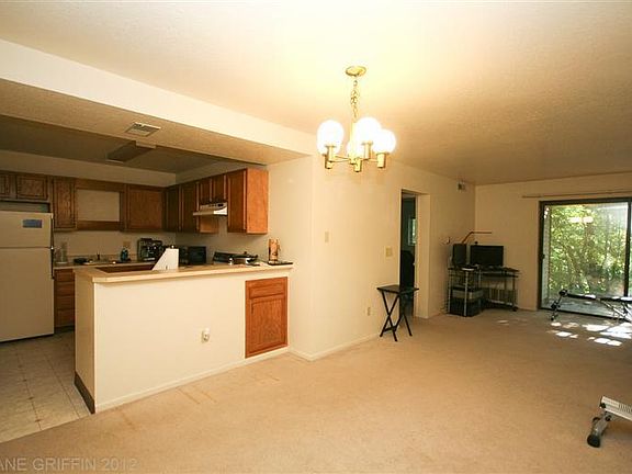 2nd image of 3330 Devonwood Hls NE APT A