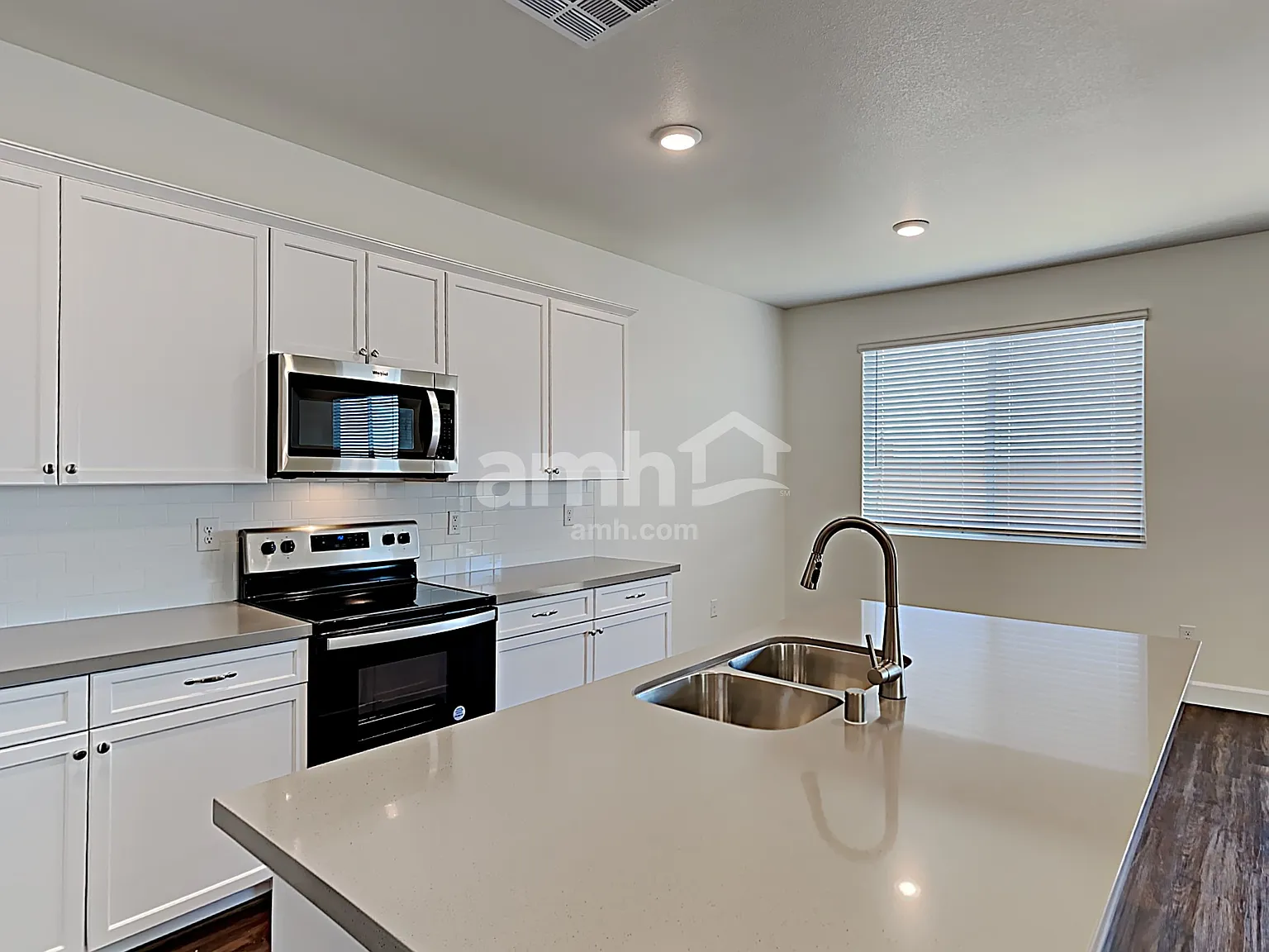 4 bed, 2.5 bath, 2463 sqft, $2,600 — Photo 3
