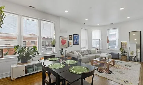 2350 W Charleston St #2F — Photo 1