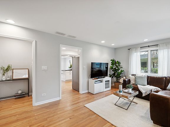 2nd image of 140 N Park St
