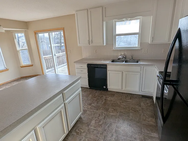 10003 E Morris St — Photo 3