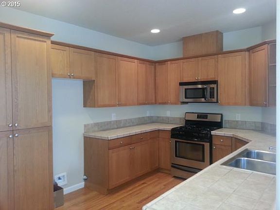 4th image of 1113 W Powell Blvd