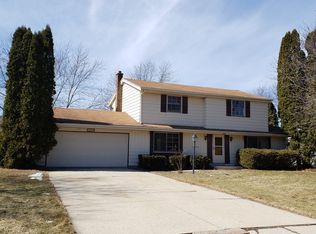 3555 S Cottonwood Rd, New Berlin, WI 53151