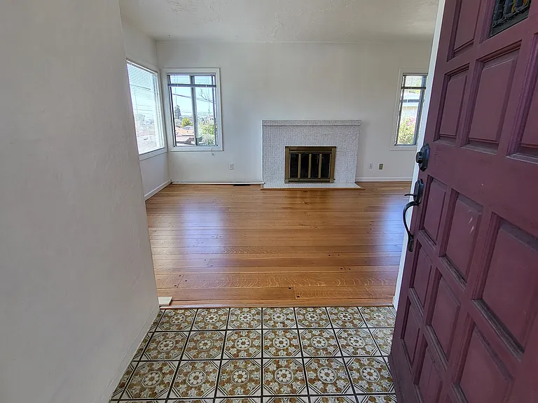 906 Balra Dr — Photo 12