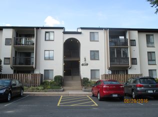 609 Center St APT 102, Herndon, VA 20170