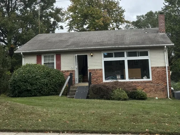 6352 Hillcrest Pl, Alexandria, VA 22312