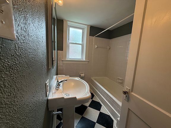 5th image of 6016 Columbia Ave #1E