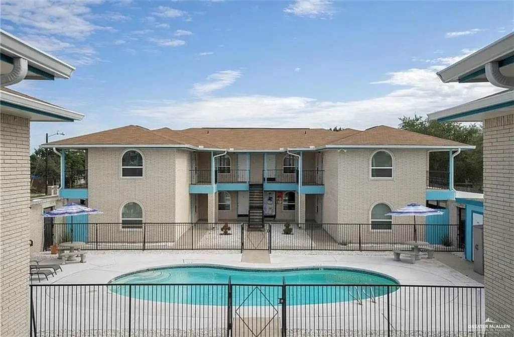 2 bed, 2.0 bath, 12136 sqft, $850 — Photo 1