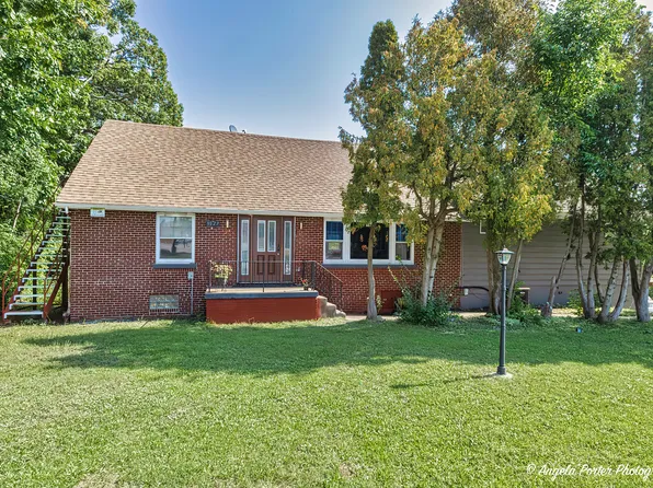3027 N Lewis Ave, Waukegan, IL 60087