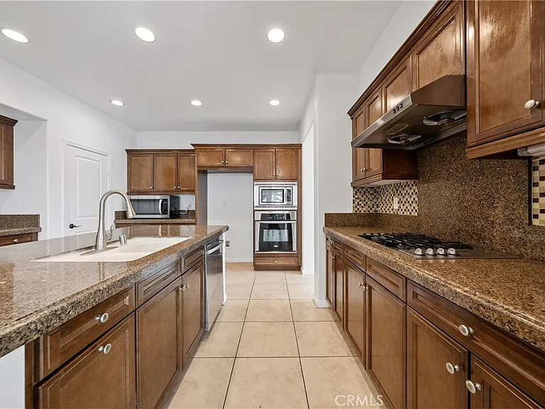 15767 Flight Ave — Photo 8