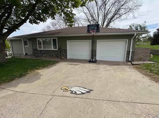 94 Walnut St, Lawton, IA 51030