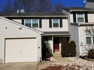91 Farnwood Rd, Mount Laurel, NJ 08054