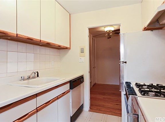 4th image of 1 Toms Point Ln APT 14A