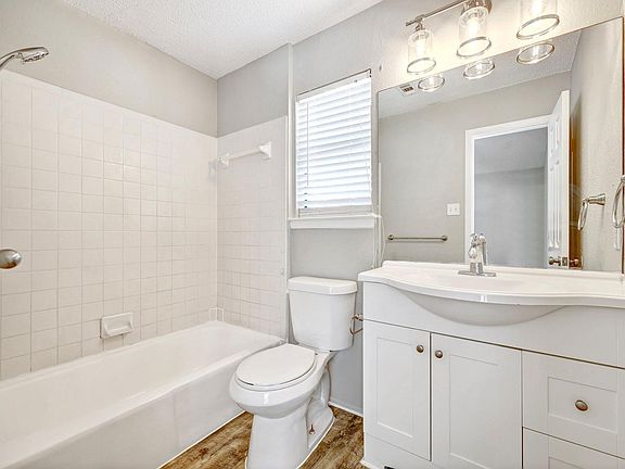 2nd image of 2102 Bluebonnet Dr