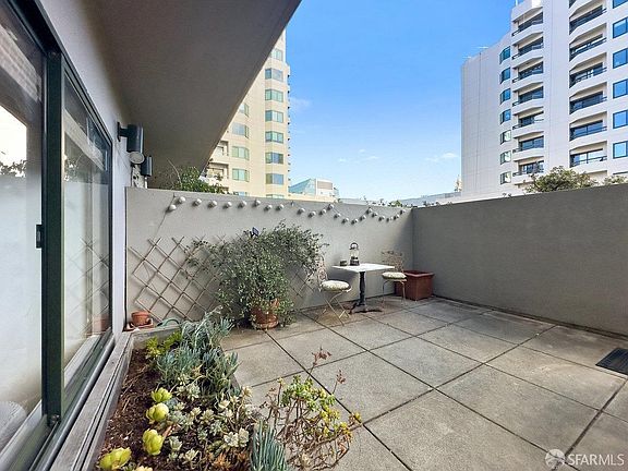 4th image of 601 Van Ness Ave APT 4