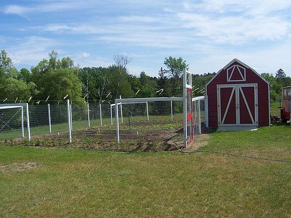 Fenced garden/Garden Shed