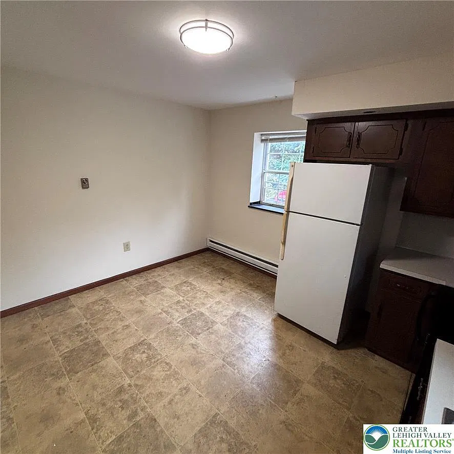 2027 Willow Park Rd — Photo 3