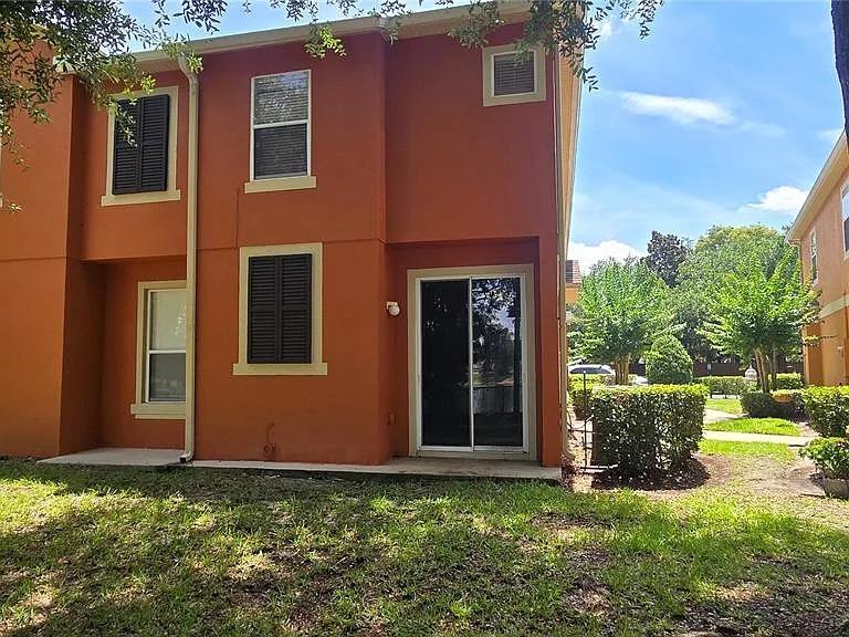 2921 Pine Oak Trl — Photo 26