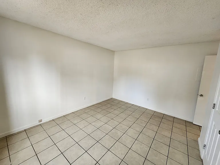 3810 Cottonwood St — Photo 2