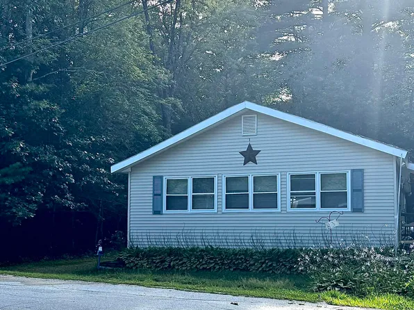 83 West Shore Drive, Raymond, NH 03077