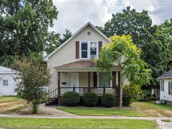 824 School St, Hillsboro, IL 62049