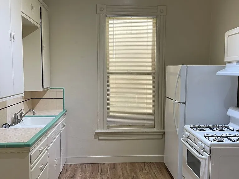 2404 K St — Photo 4