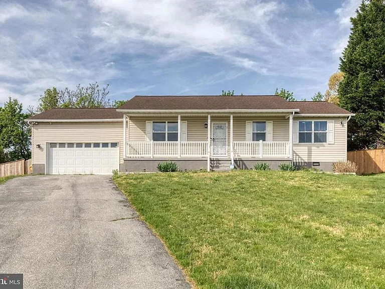1577 Loring Ct — Photo 1