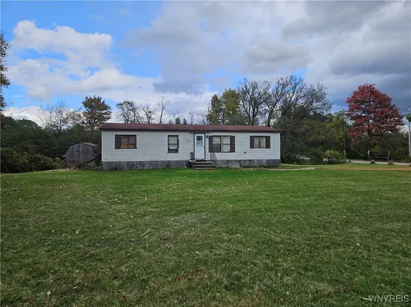 12335 Sharp St, Springville, NY 14141