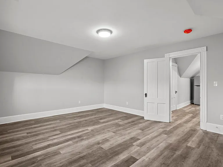548 Ferry St #3 — Photo 6