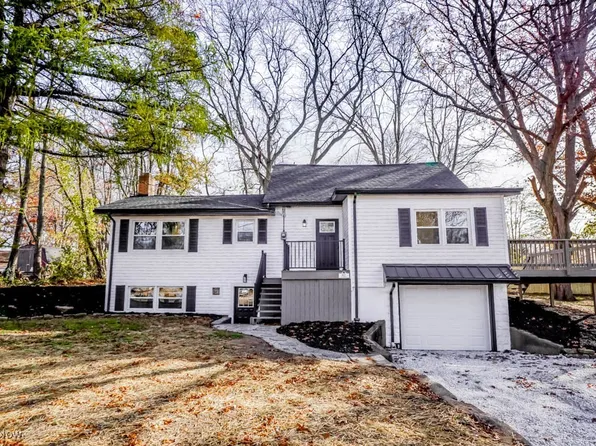 612 Fig Dr, Akron, OH 44319