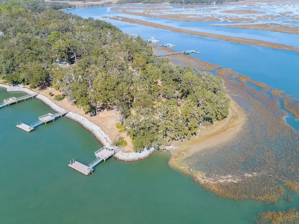 20 Claires Point Rd, Beaufort, SC 29907