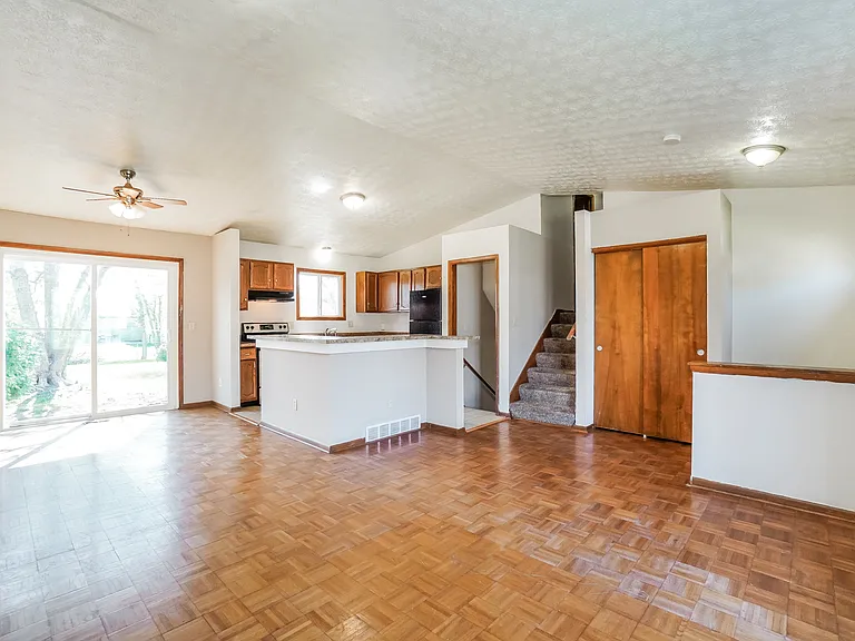 5380 Aqua St — Photo 4