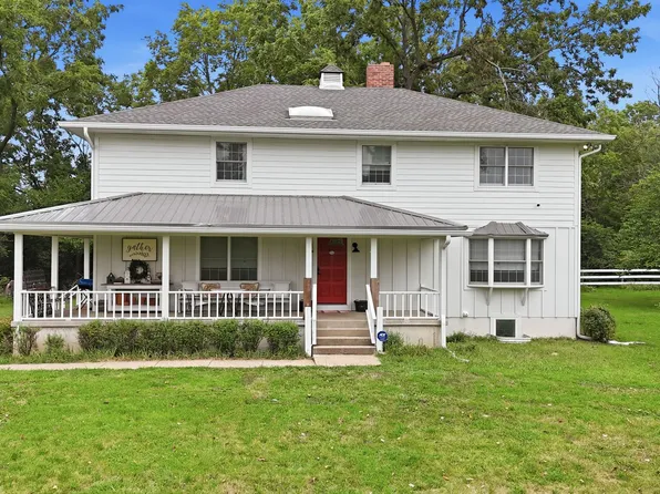 10200 Grandview Rd, Kansas City, MO 64137