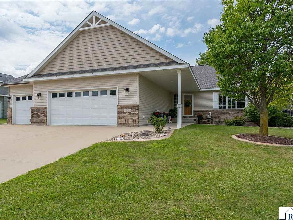 1st image of 221 Pebble Creek Dr