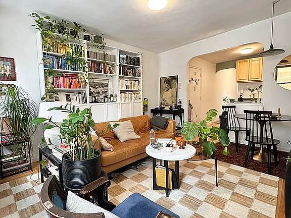 4th image of 300 E 3rd St #3L