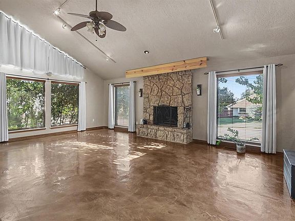 2nd image of 2028 Melody Ln