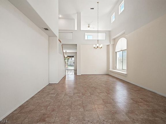 5th image of 7923 Laurelton Pl