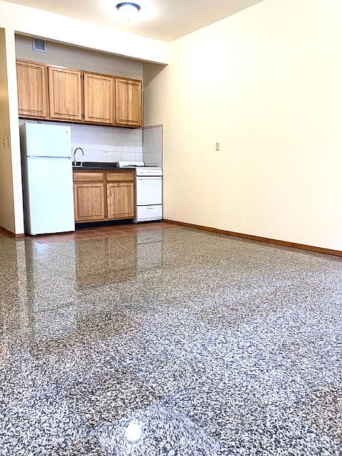 1st image of 158 E 107th St #2R
