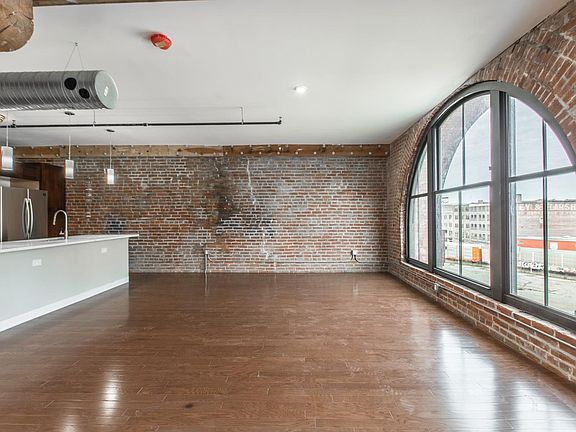 2nd image of 1225 Union Ave #403