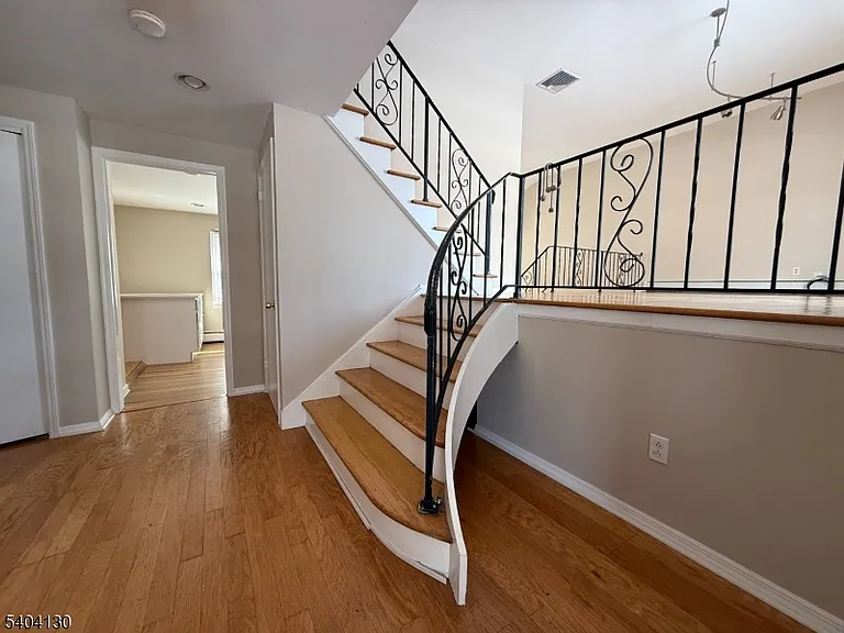 126 Sagamore Dr — Photo 3