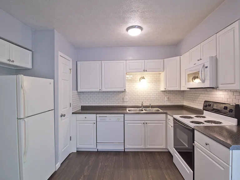 127 Dorset Ct — Photo 5
