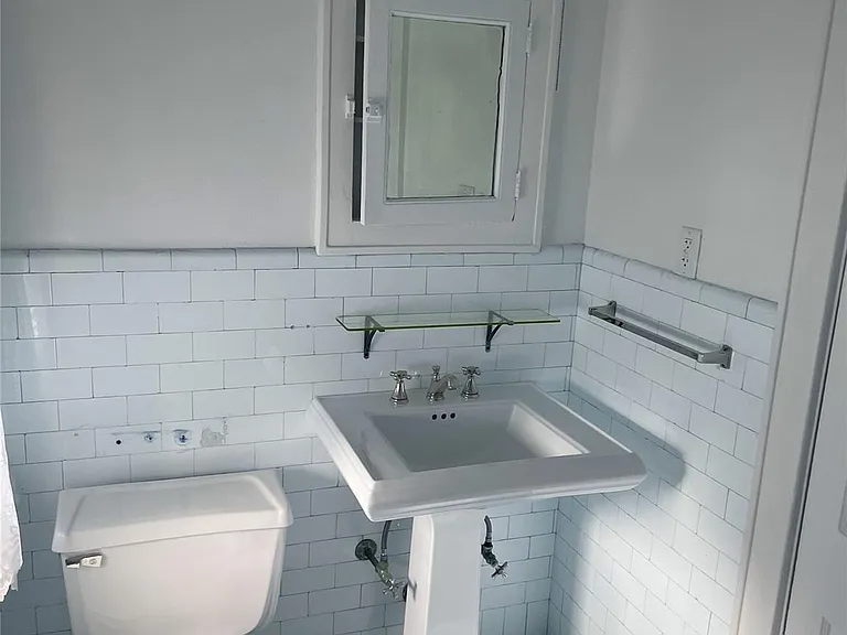 56 Nassau Blvd — Photo 18