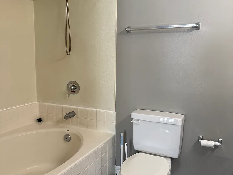 101 Westhaven Dr #7C — Photo 2